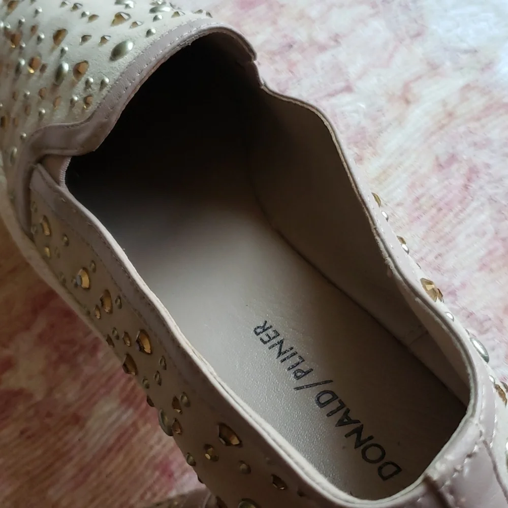 Donald J Pliener 10 Pamelas beige suede rhinestone flats espadrilles